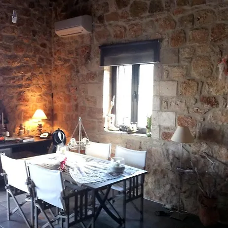 Holiday Koumarias Σπίτι διακοπών Rozená